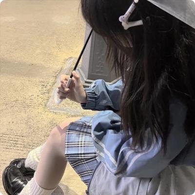 像两滴水
